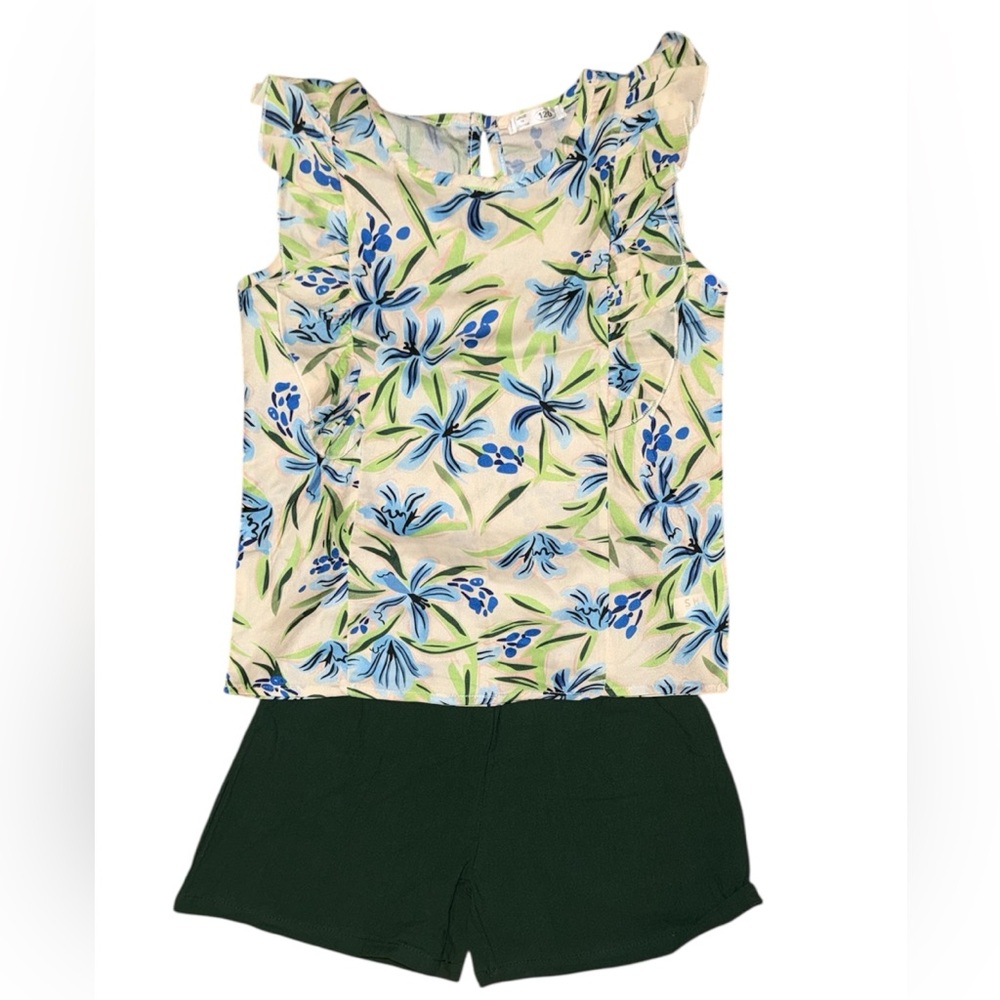 Girls blue floral and green short set. 
Size 6/7. New without tags